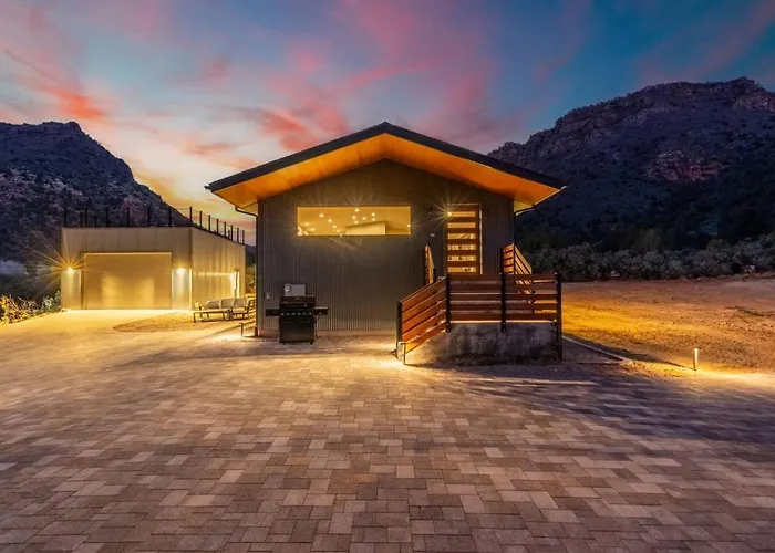 Of The World Retreat Oak Creek Canyon *